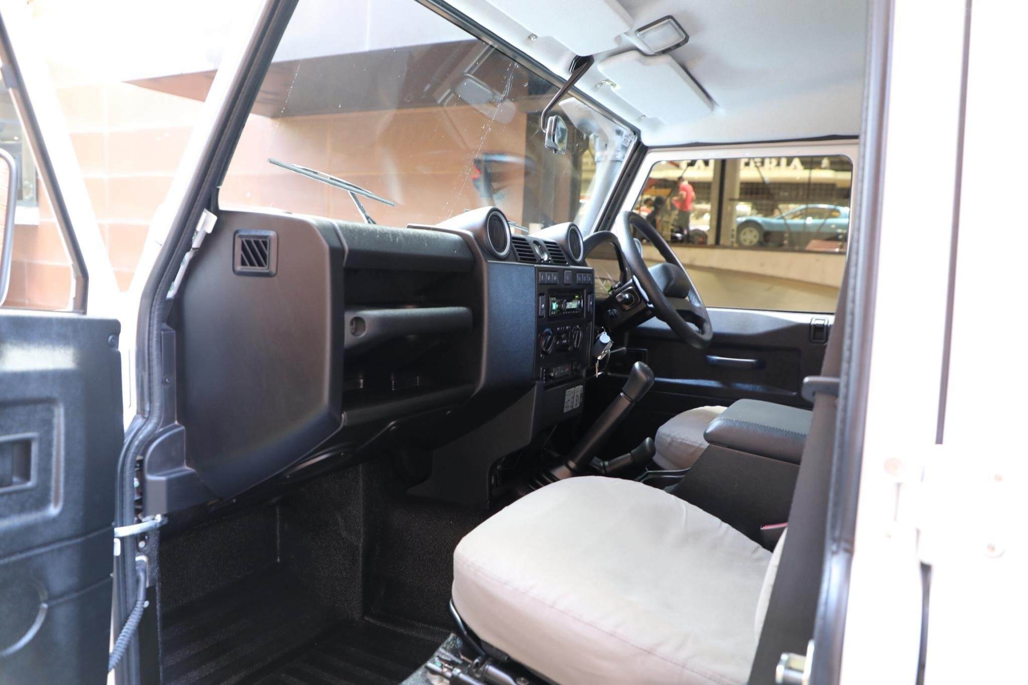 2015 Land Rover Defender 110 Wagon 5dr Man 6sp AWD 2.2DT [MY16] 