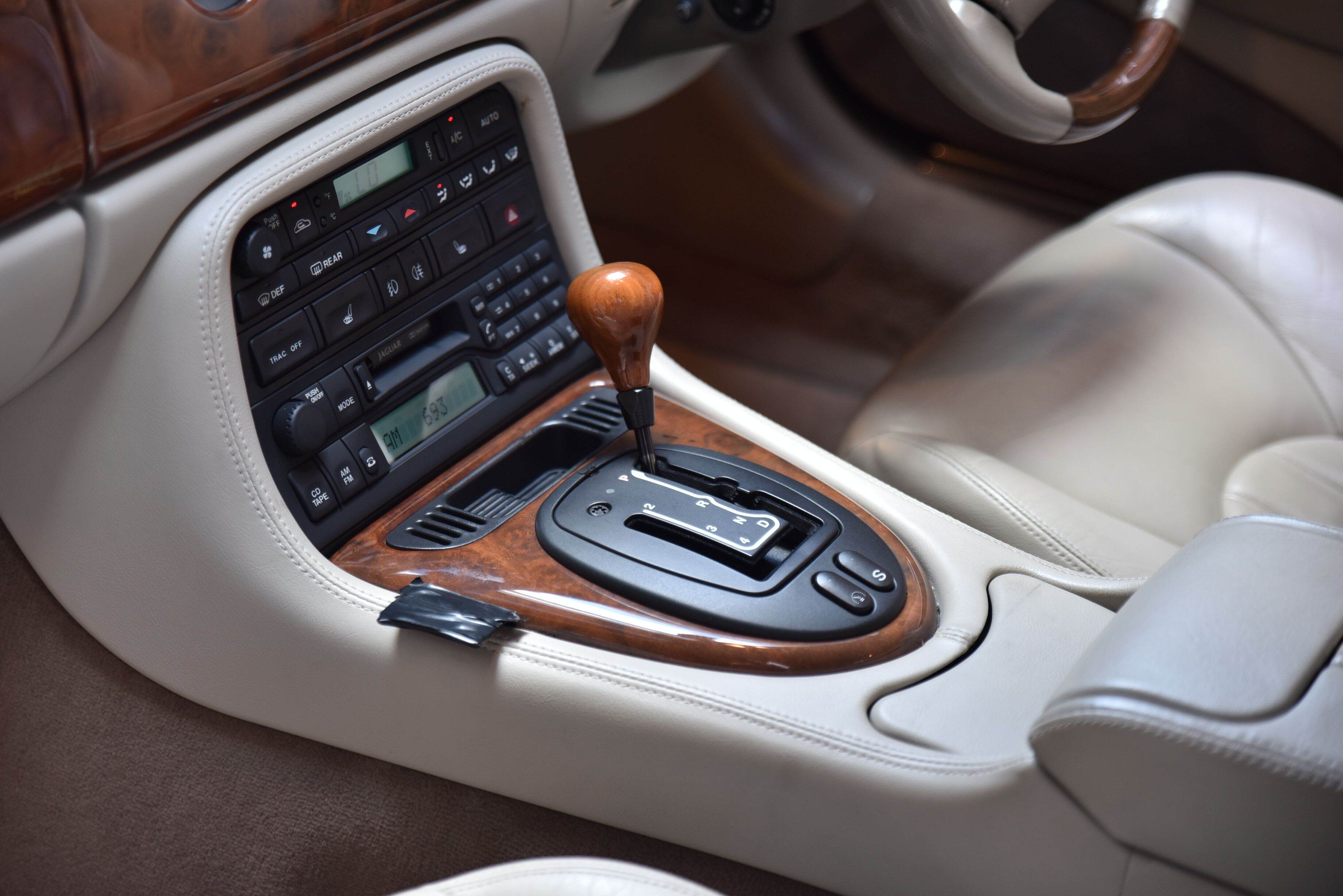 2000 Jaguar XKR X100 with R features Coupe 2dr Auto 5sp 4.0SC [MY01] 