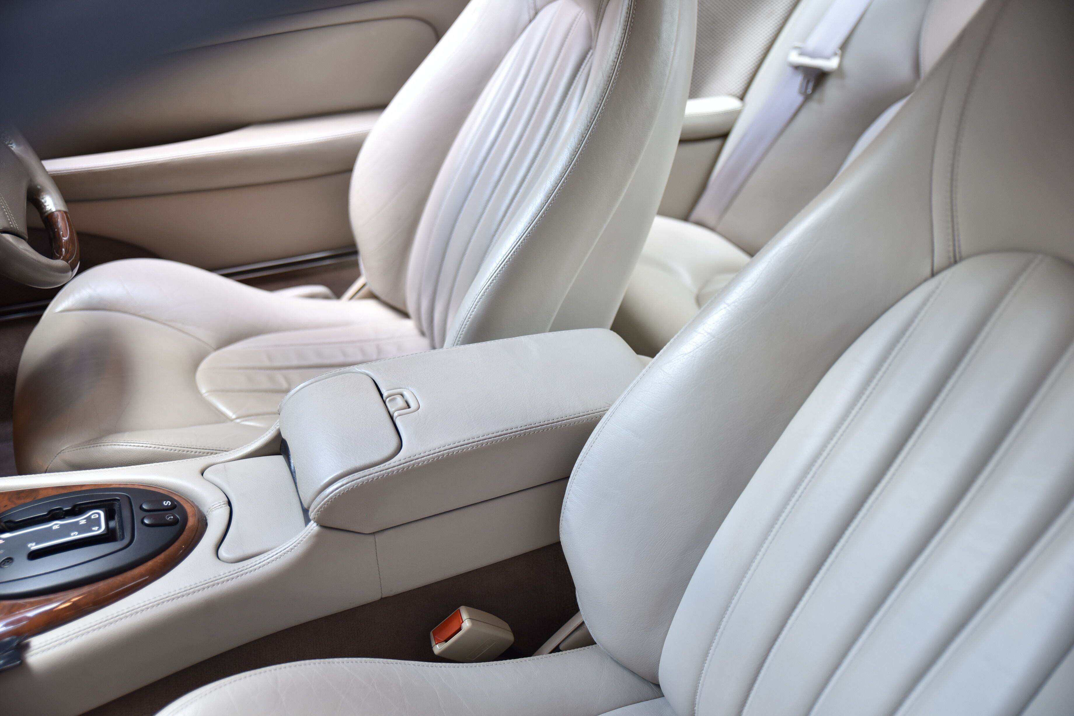 2000 Jaguar XKR X100 with R features Coupe 2dr Auto 5sp 4.0SC [MY01] 