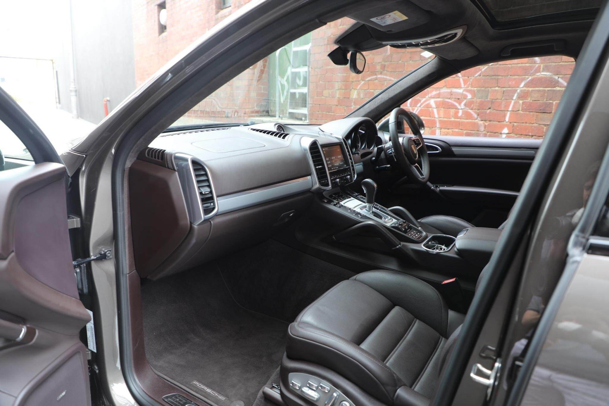 2016 Porsche Cayenne 92A Turbo Wagon 5dr Tiptronic 8sp 4x4 4.8TT [MY16] 