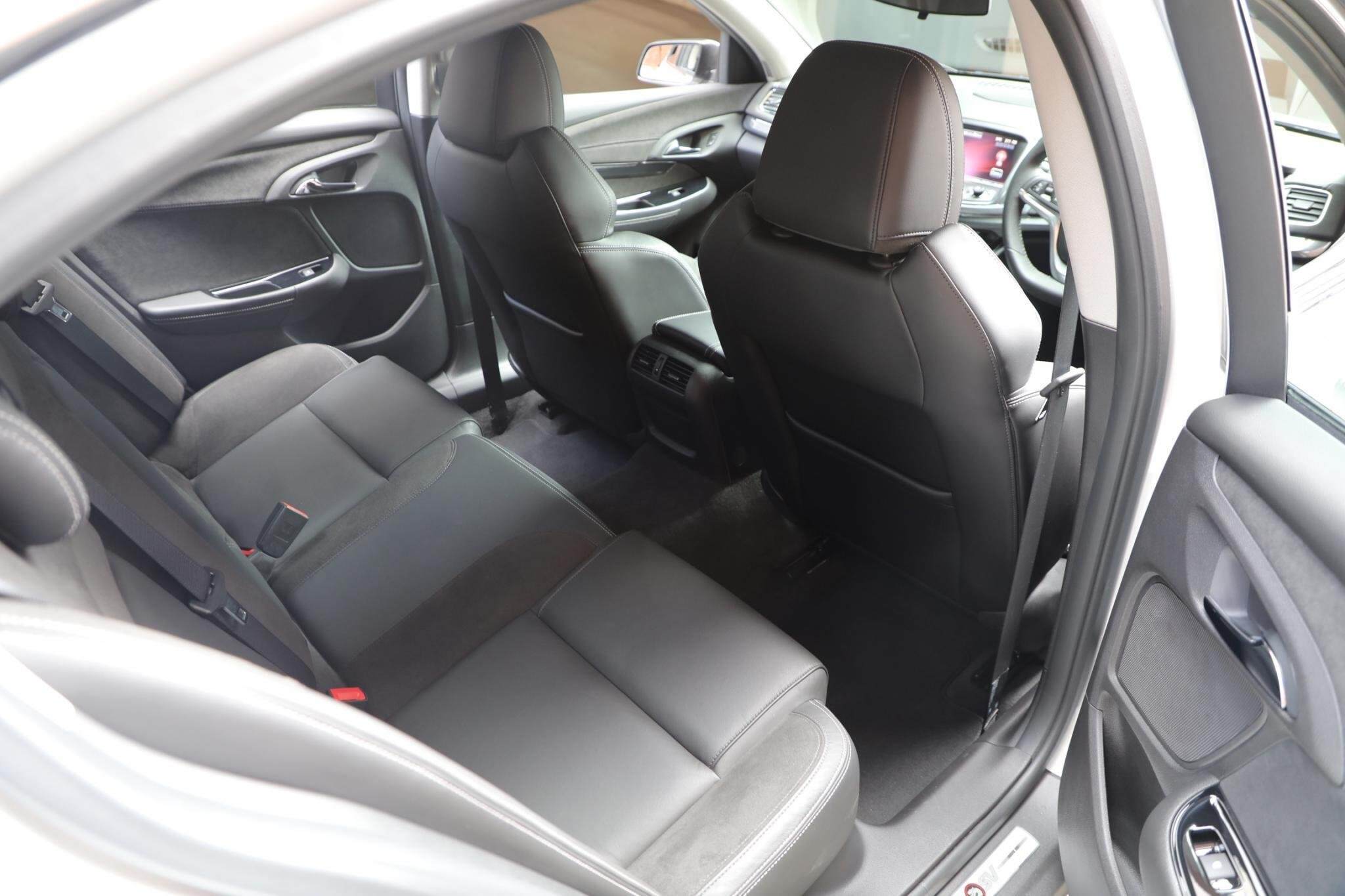 2015 Holden Special Vehicles Clubsport GEN-F2 R8 LSA Sedan 4dr Spts Manual 6.2SC 