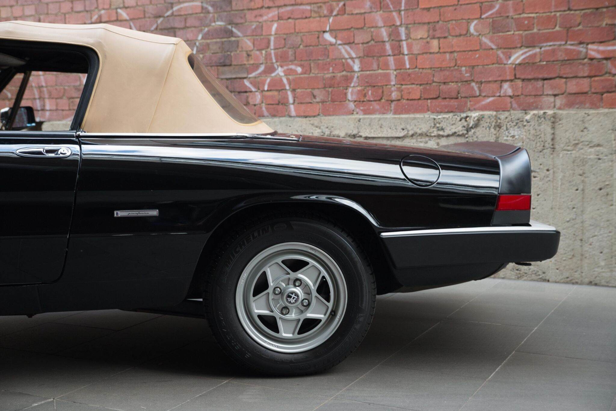 1987 Alfa Romeo Spider 2.0 Injection Convertible 