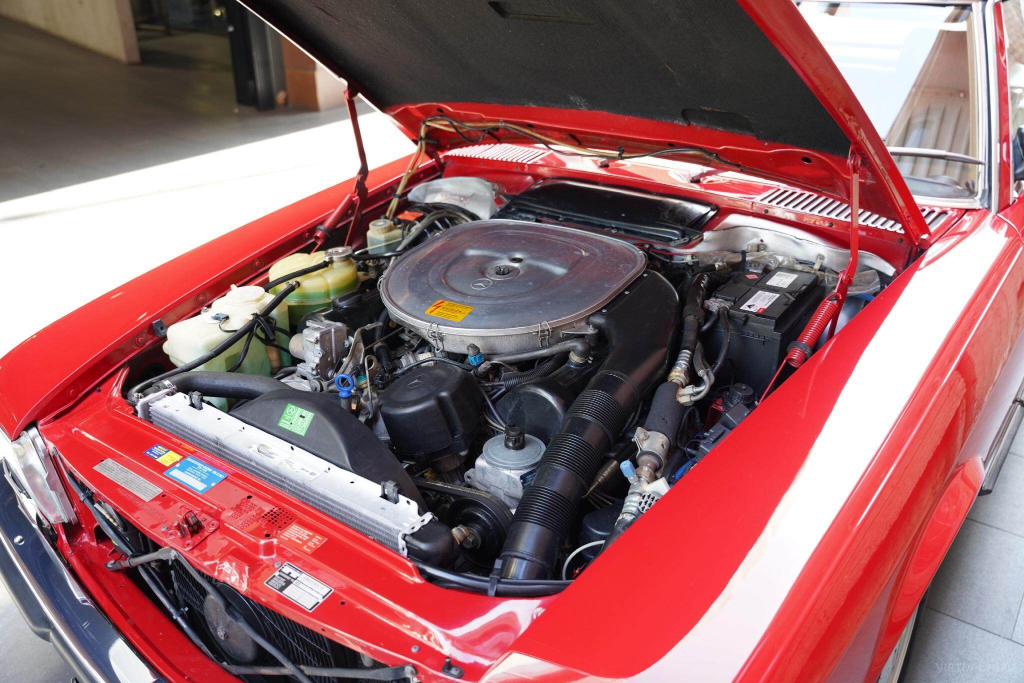 1989 Mercedes-Benz 560SL R107 Convertible 2dr Auto 4sp 5.6i 