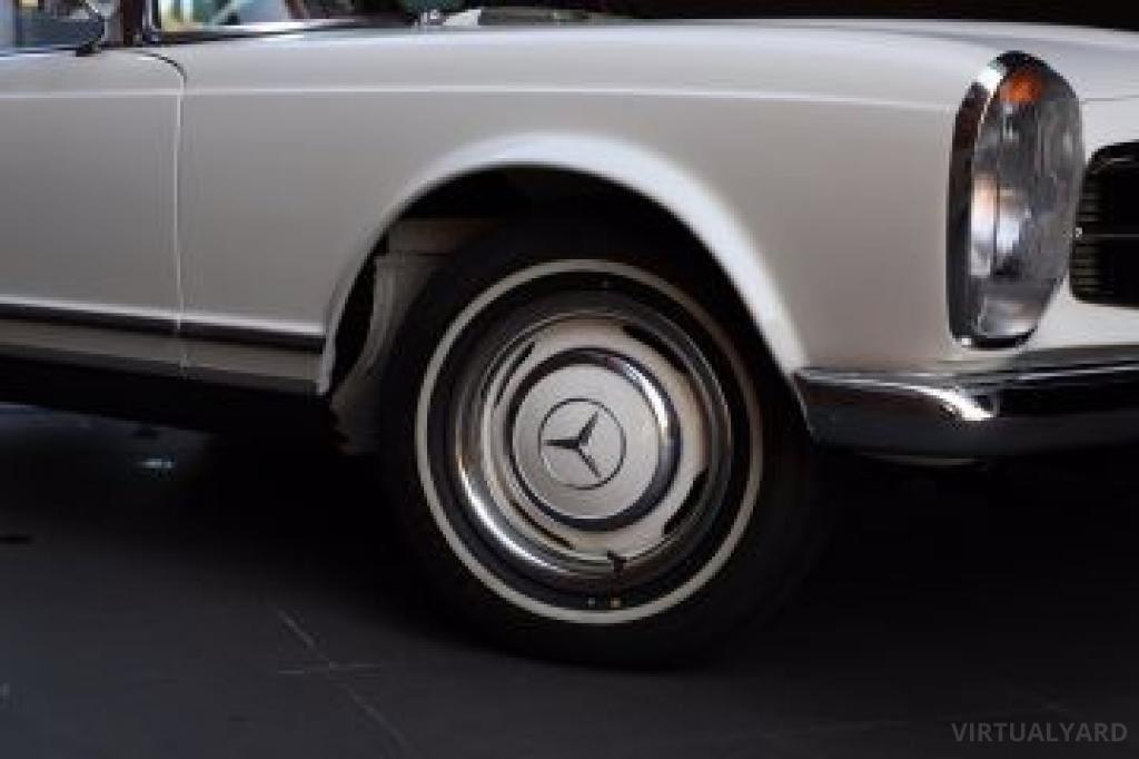 1967 Mercedes-Benz 250SL Pagoda 