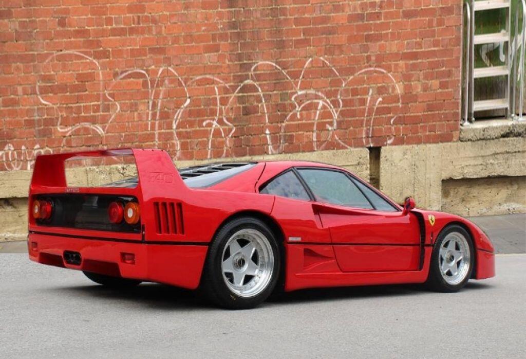 1990 Ferrari F40 CATALYST/NON-ADJUST LHD (CAR IN UK) 