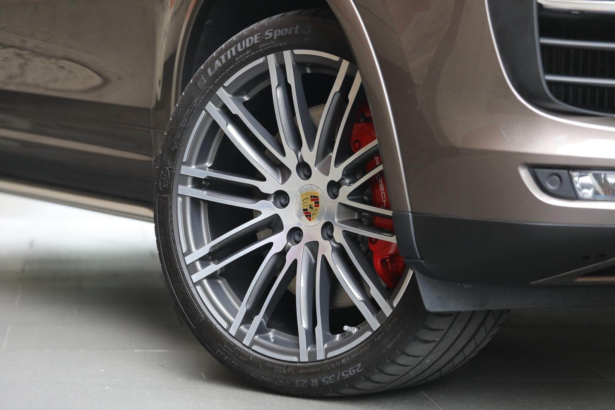 2016 Porsche Cayenne 92A Turbo Wagon 5dr Tiptronic 8sp 4x4 4.8TT [MY16] 