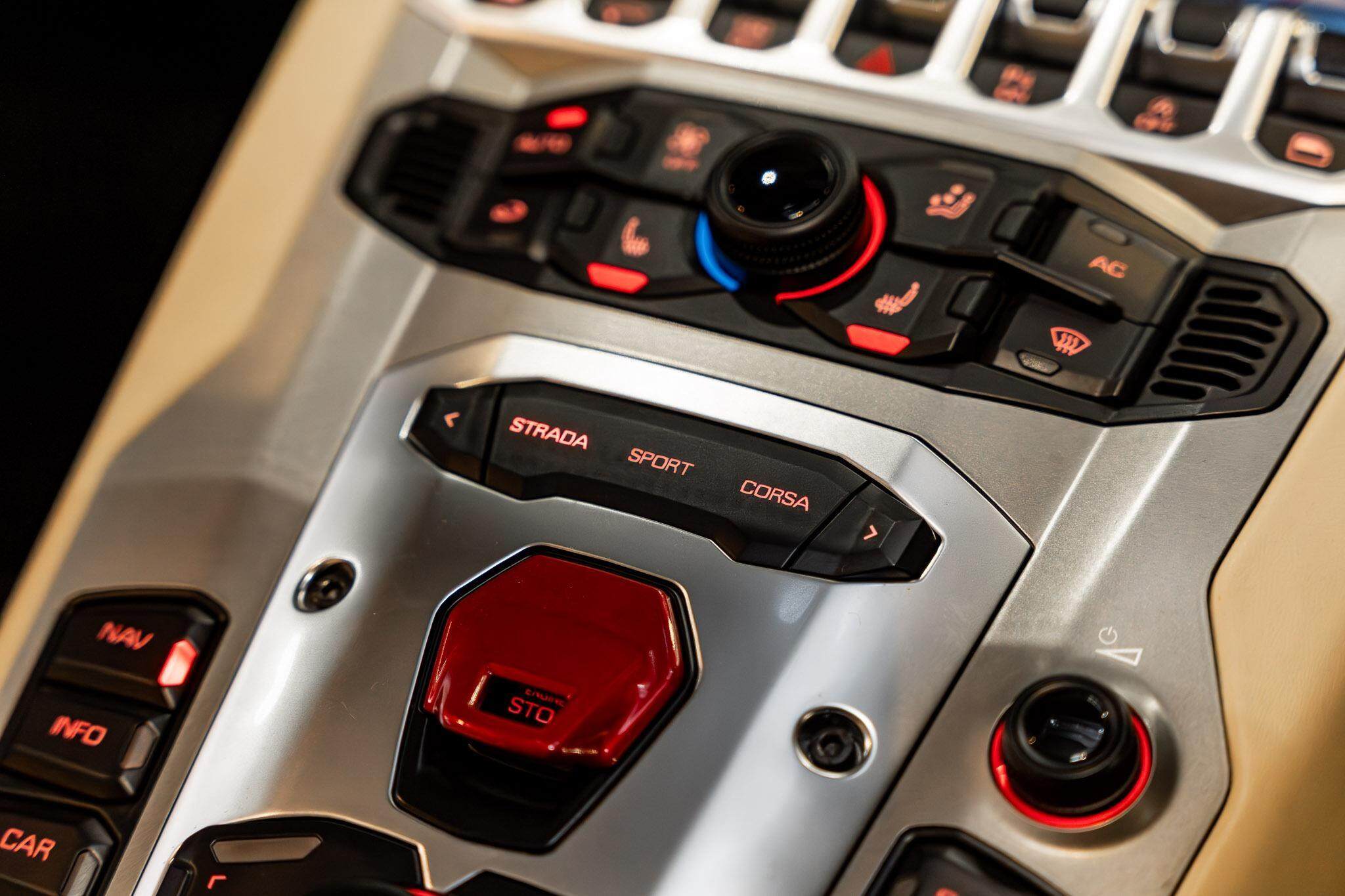 2013 Lamborghini Aventador 834 LP700-4 Roadster 2dr ISR 7sp AWD 6.5i [MY13] 