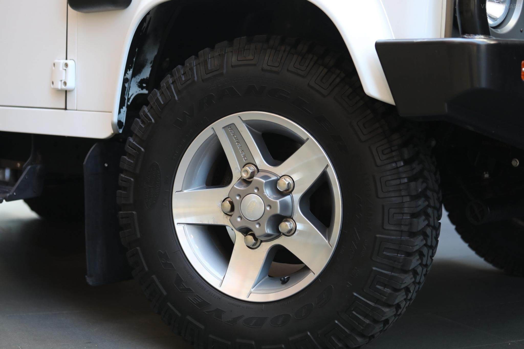 2015 Land Rover Defender 110 Wagon 5dr Man 6sp AWD 2.2DT [MY16] 