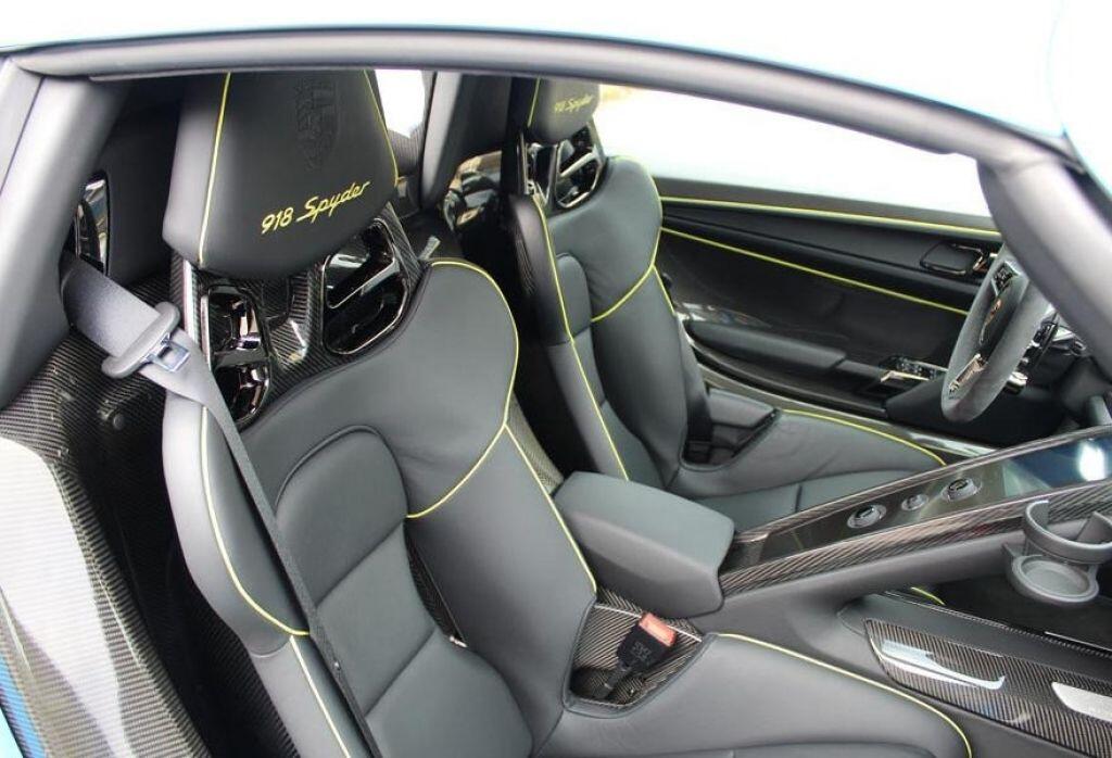 2015 Porsche 918 Spyder  