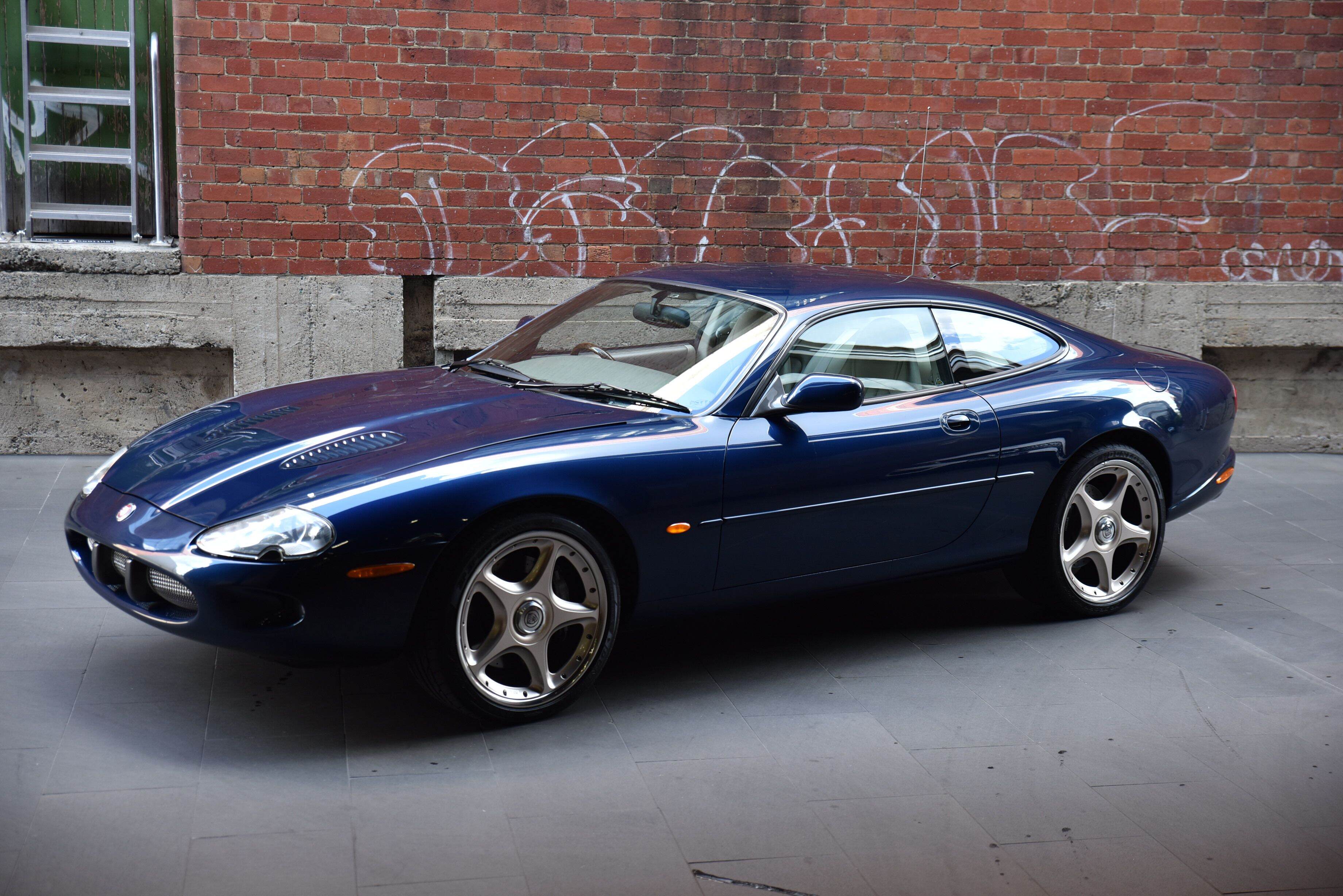 2000 Jaguar XKR X100 with R features Coupe 2dr Auto 5sp 4.0SC [MY01] 