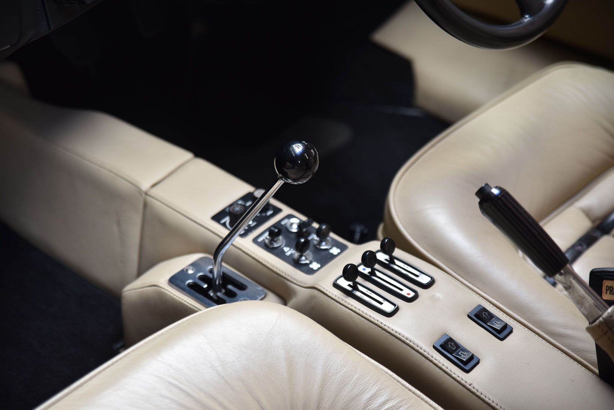 1976 Ferrari 365 BOXER GT4 Coupe 2dr Man 5sp 4.4 