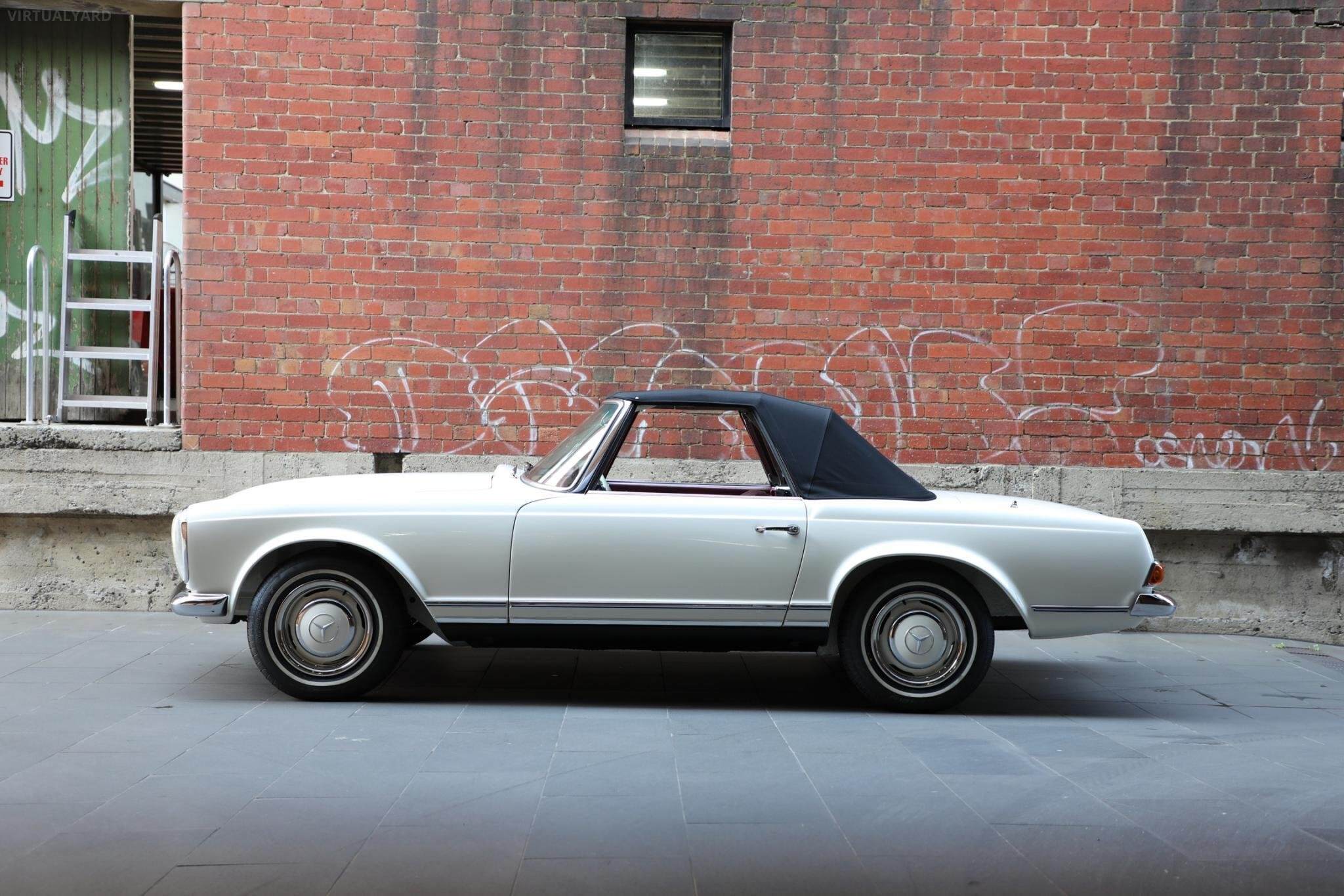 1967 Mercedes-Benz 250SL Pagoda Roadster 