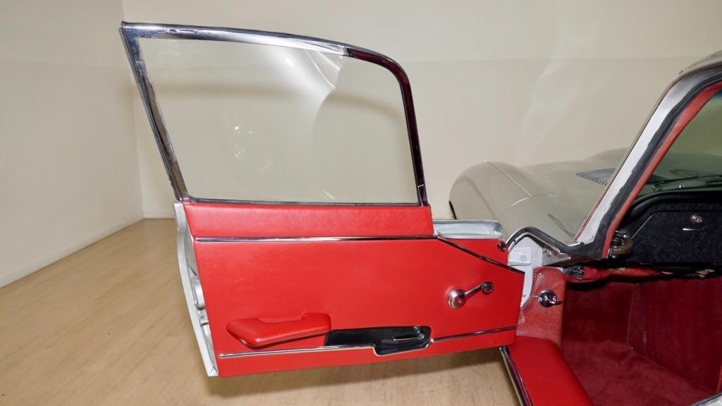 1970 Jaguar E-Type Series 2 (FHC) 