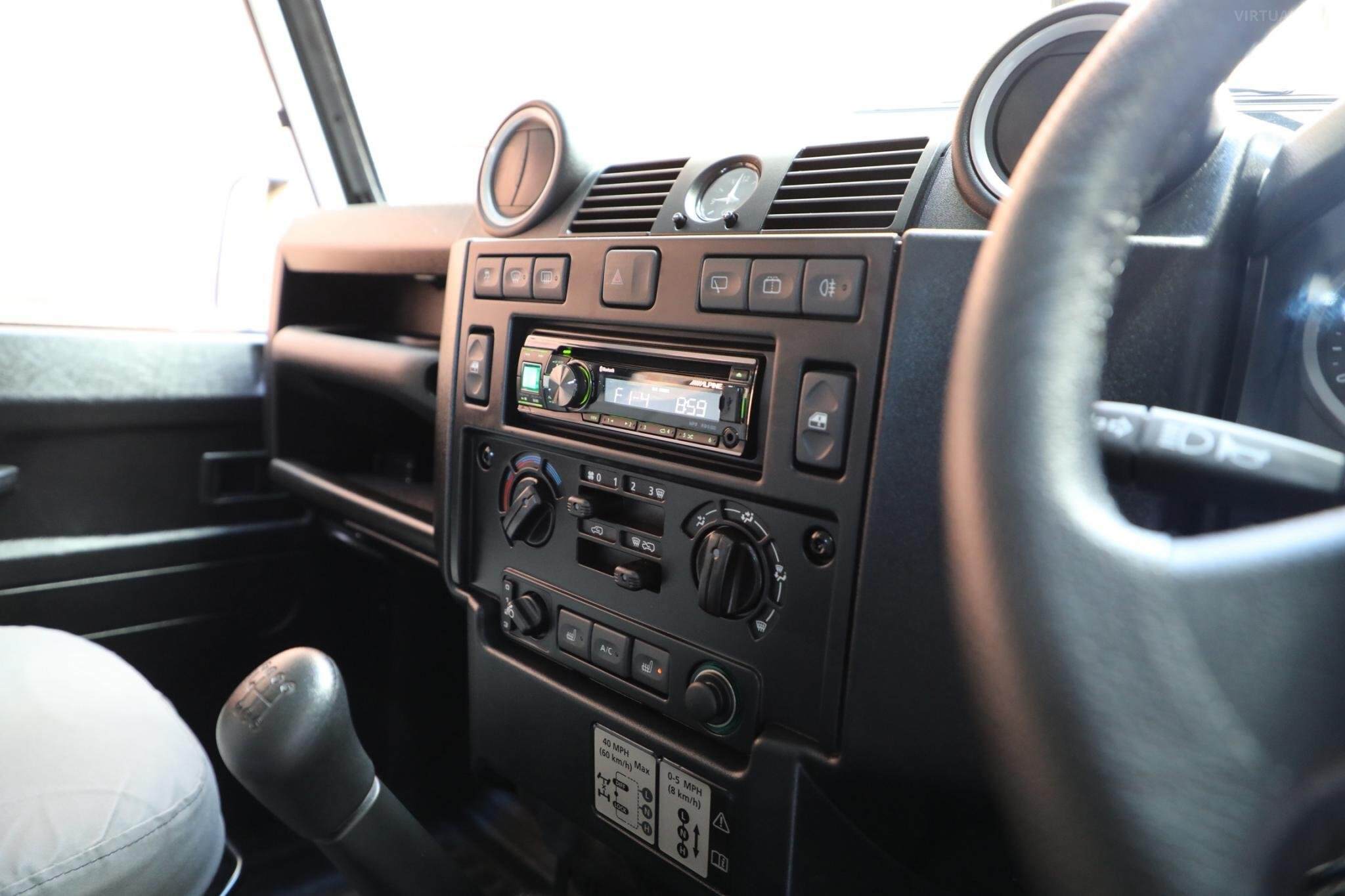 2015 Land Rover Defender 110 Wagon 5dr Man 6sp AWD 2.2DT [MY16] 