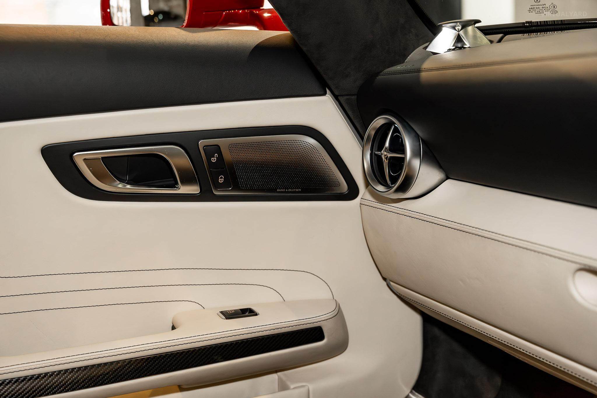 2013 Mercedes-Benz SLS-Class R197 SLS AMG Roadster 2dr SPEEDSHIFT DCT 7sp 6.3i 