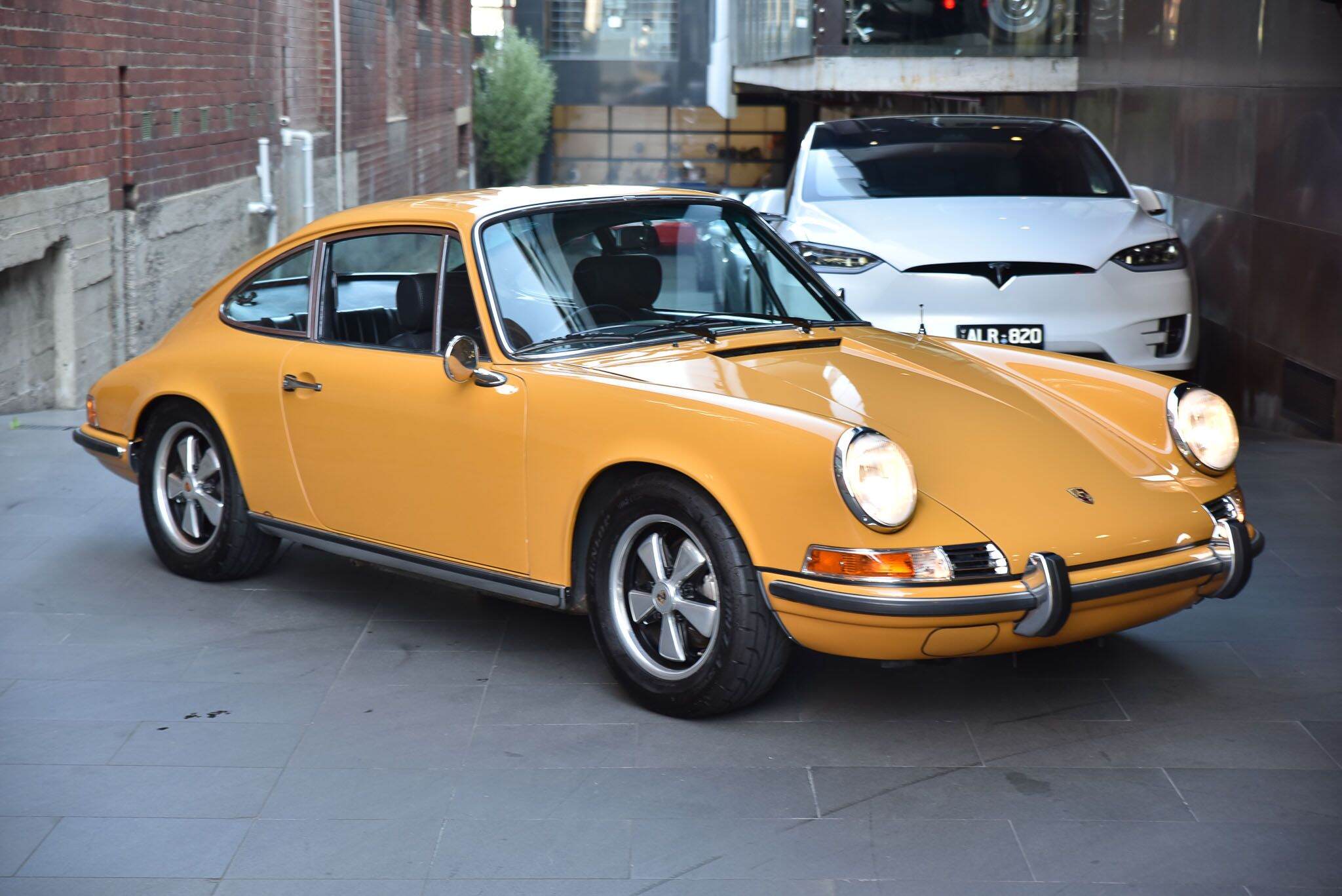 1969 Porsche 911 S Coupe 2dr Man 5sp 2.0i 