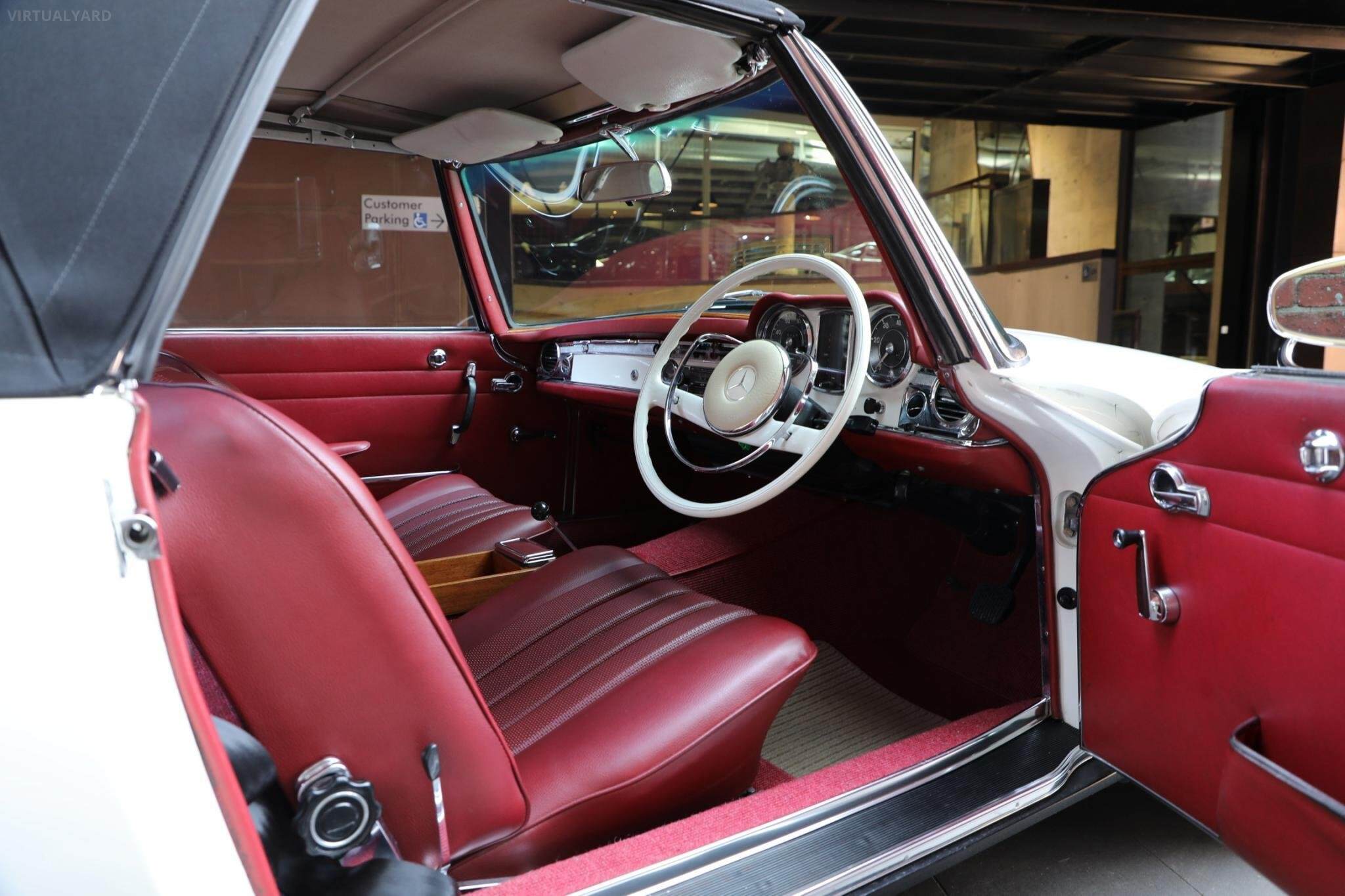 1967 Mercedes-Benz 250SL Pagoda Roadster 