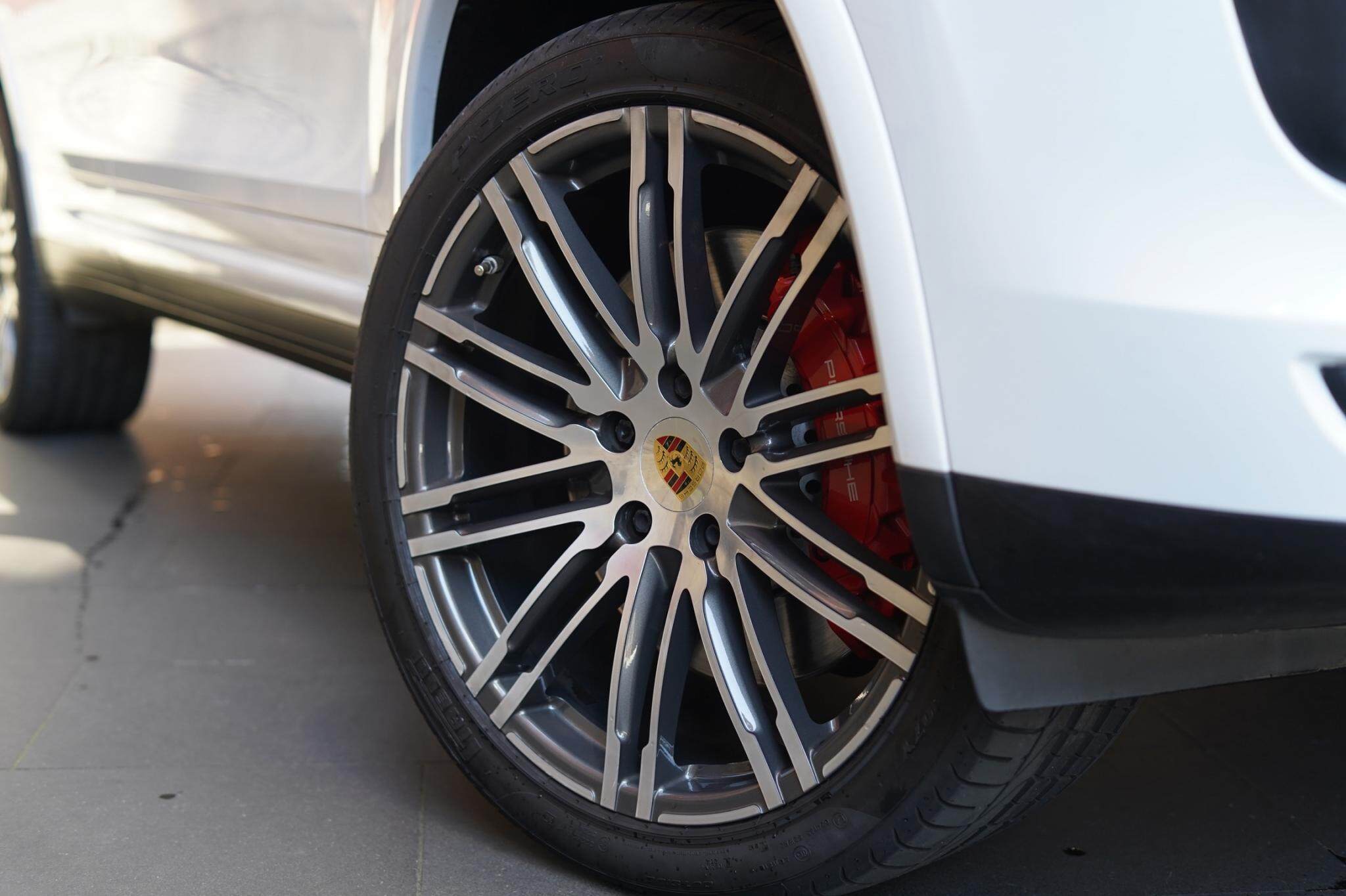 2015 Porsche Cayenne 92A Turbo Wagon 5dr Tiptronic 8sp 4x4 4.8TT [MY15] 