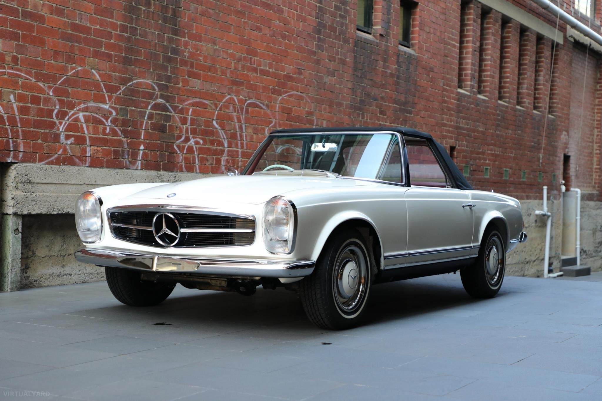 1967 Mercedes-Benz 250SL Pagoda Roadster 