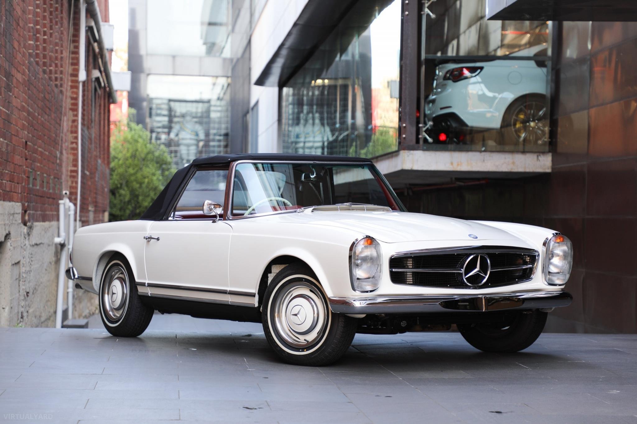 1967 Mercedes-Benz 250SL Pagoda Roadster