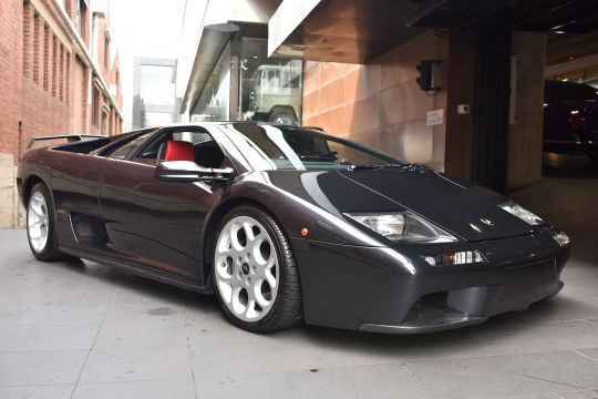 2000 lamborghini diablo 6.0L vt for sale at dutton garage melbourne australia modern classic car dealership rare cars for sale london england collectible motorsport prestige