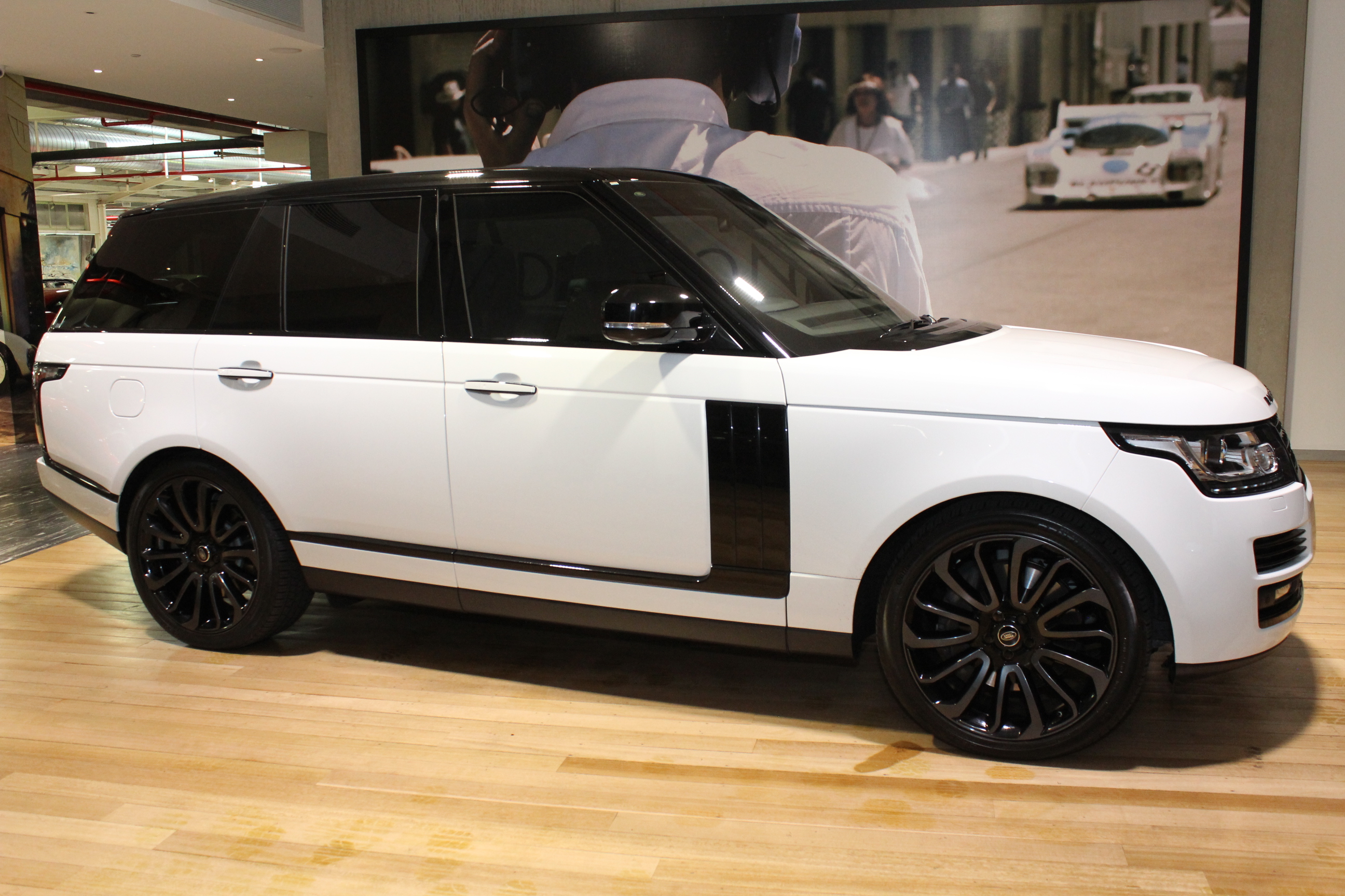 Range Rover 2013 белый с чёрной крышей