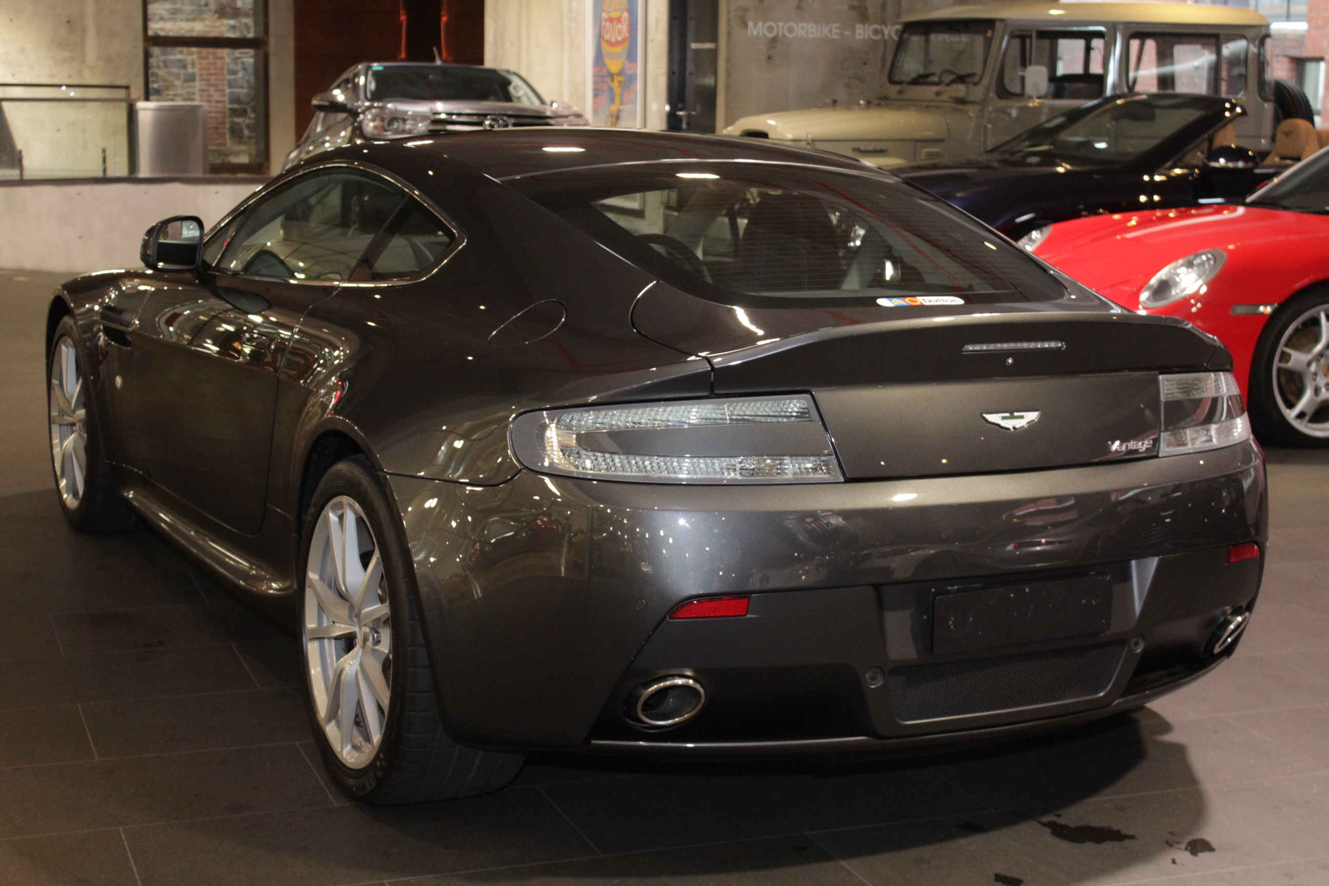 2012 Aston Martin V8 Vantage Coupe 2dr Seq. Mac 6sp 4.7i [MY12]