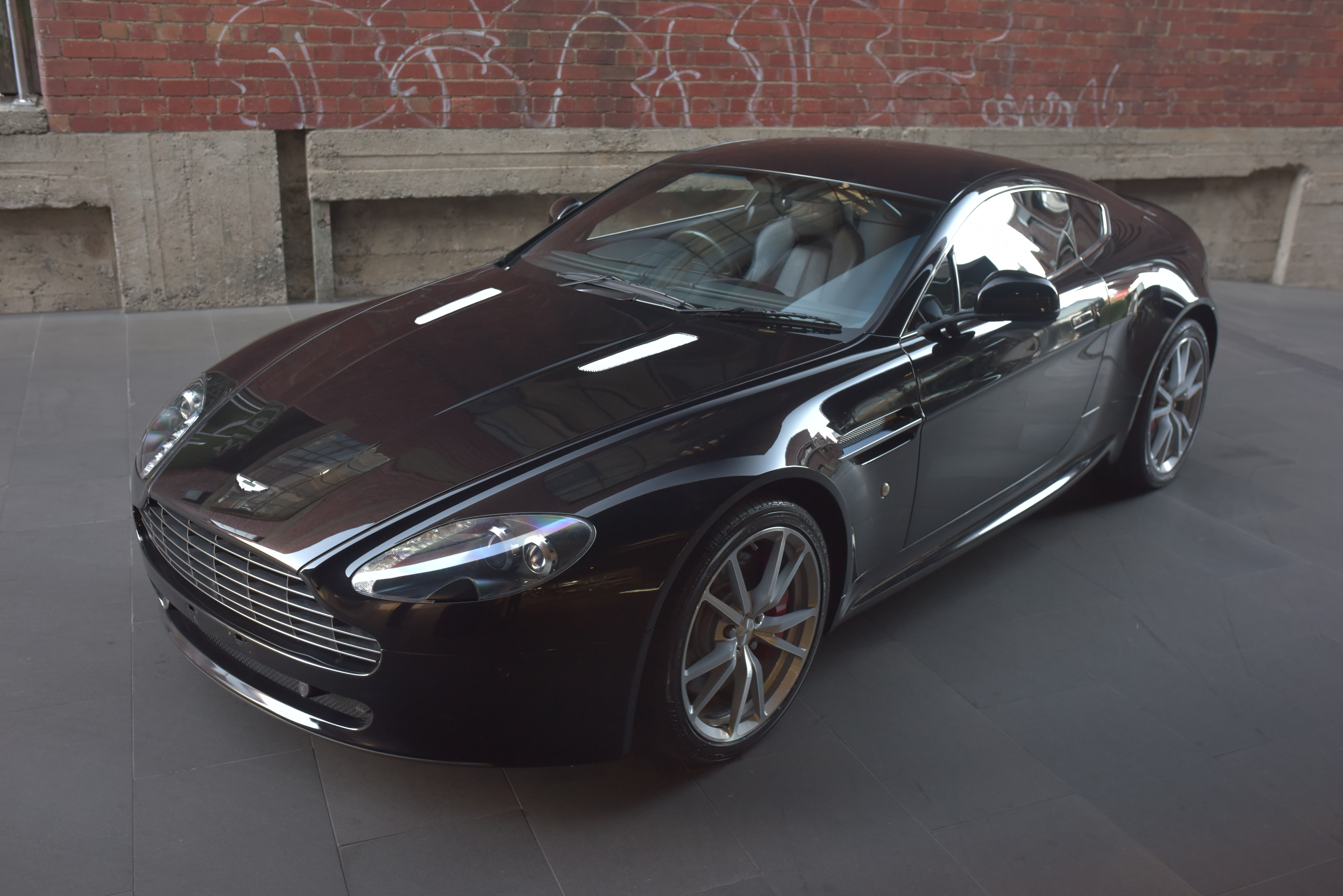 2010 Aston Martin V8 Vantage Coupe 2dr Man 6sp 4.7i [MY10]