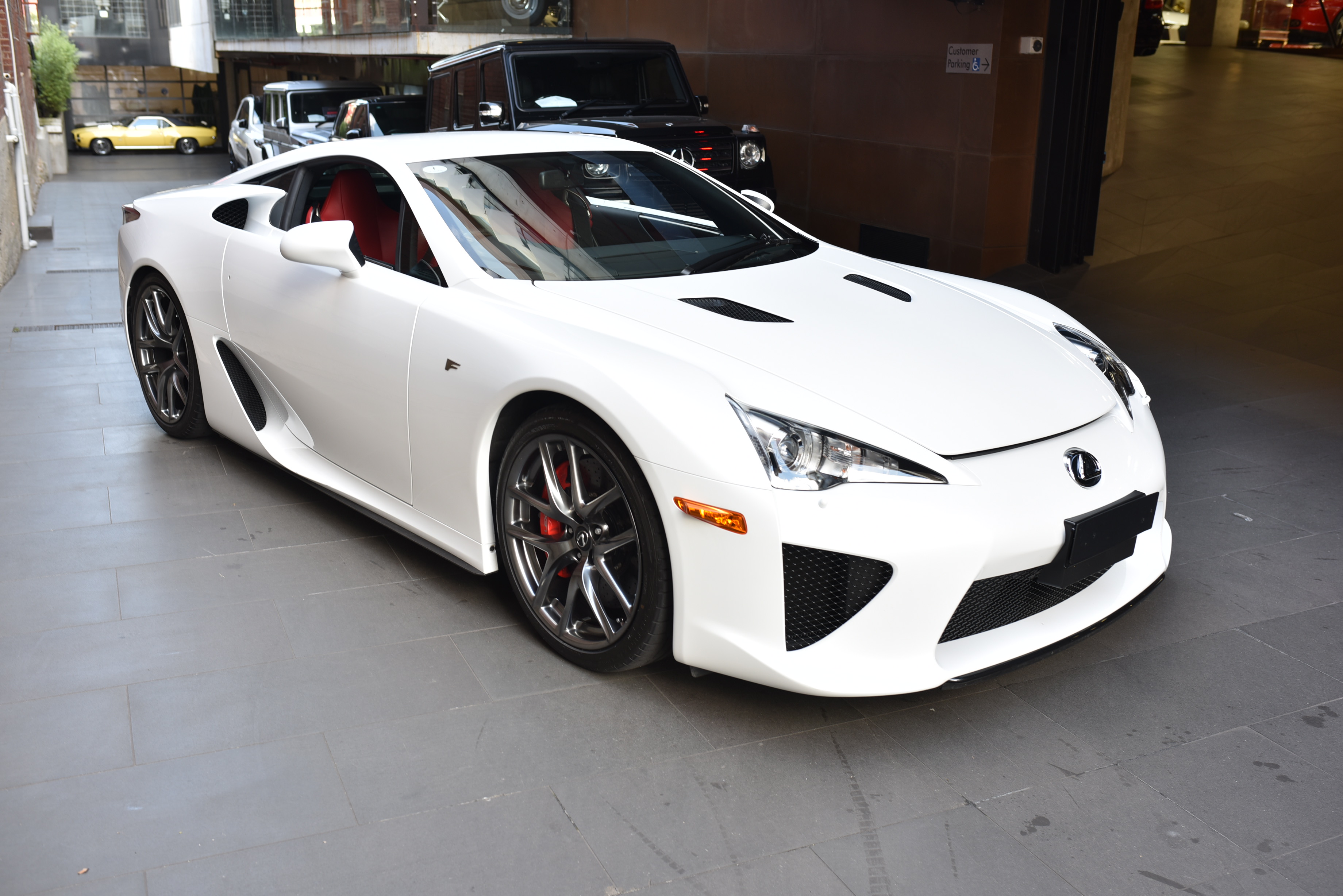 Лексус LFA белый