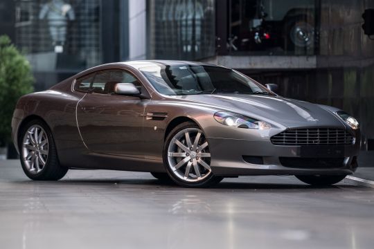 Aston martin db9 2004