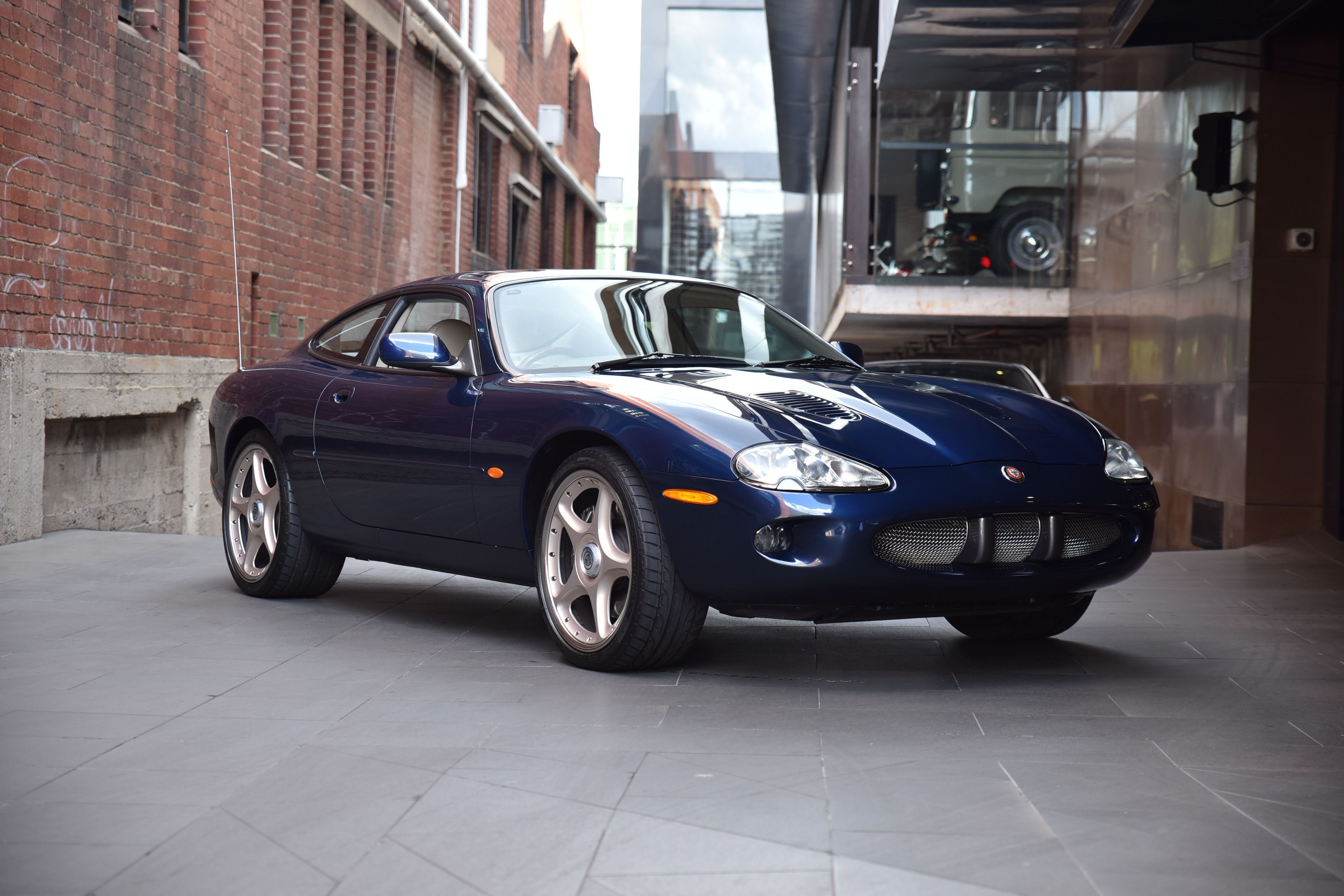 Реальные автомобили. Jaguar XKR 2000. Ягуар XKR 100. Jaguar XKR x100. Jaguar XKR 1