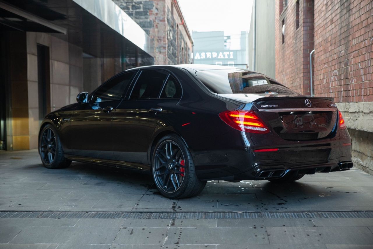 Мерседес e63s AMG антихром