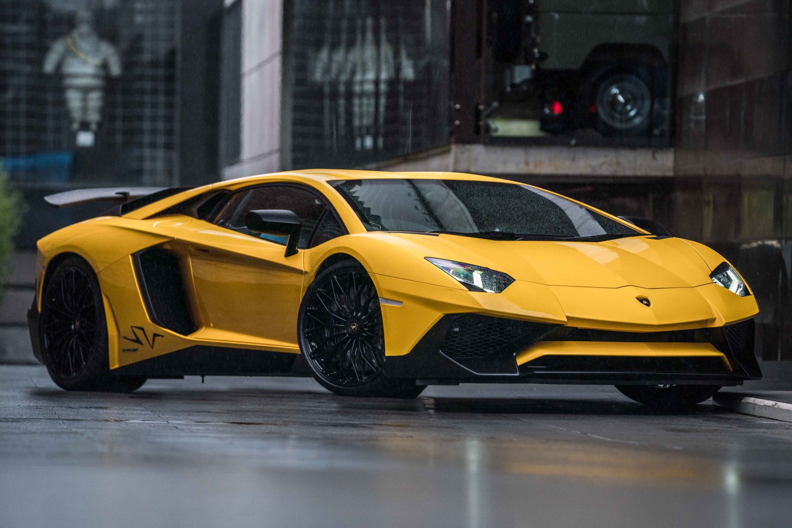Lamborghini Aventador SV Р¶РµР»С‚С‹Р№